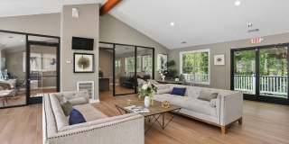 Hampton Point Gallery 22
