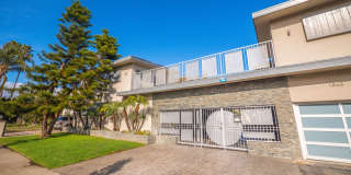 1863 10th St. Gallery 31