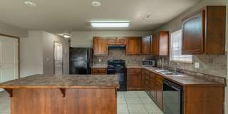 4 Bedroom 2.5 Bath Townhome near Centennial Park! Gallery 11