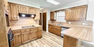 Welcoming 3-Bedroom Home with Fireplace and Covered Patio Gallery 1