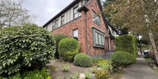1 Bed 1 Bath Top Floor Wallingford Condo! Gallery 1