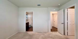 Charming 3-Bedroom, 2-Bathroom Oasis Nestled in the Vibrant Heart of San Antonio, Texas! Gallery 14