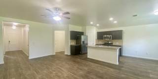 Updated Home in Pioneer Crossing! Available for July! Gallery 5