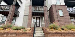 Well-appointed 2-bedroom, 2.5-bath townhouse in Lakewood for Rent Gallery 1