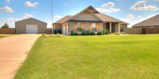 3 Bed, 2 Bath Home with Bonus Office and  Huge Workshop Gallery 3