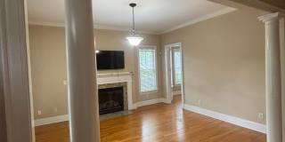 Spacious 4 Bed, 2.5 Bath Home Near Devine Street | Available July 1 Gallery 3
