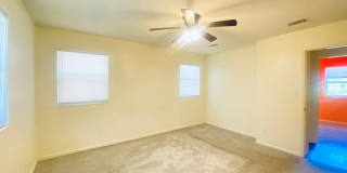 4 Bedroom Home with Large Family Room, Huge Fenced Yard, Workshop & Pool Gallery 27