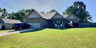 Pine Level - 4 Bed, 2 Bath, Indoor & Outdoor Fireplaces! Gallery 1