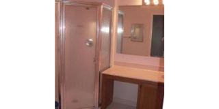 Spacious townhouse, walk to METRO, pool, parking, all you could want! Gallery 15