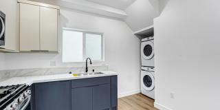 5350 1/2 Oakland Street Gallery 6