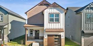 Contemporary 3-Bedroom Beauty with Walk-In Closet and Tile Shower Retreat Gallery 1