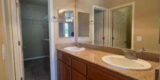 Spacious 3bed 2.5 bath available in Regency Park Spacious 3bed 2.5 bath available in Regency Park Gallery 24