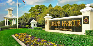 Stunning Lagoon Residence! Gallery 55