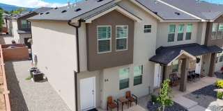 $500.00 OFF FIRST FULL MONTH OF RENT on 3 Bed/2.5 Bath Home! Gallery 3