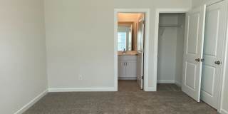 Room in 4 Bedroom Home at Tears Ln Gallery 20