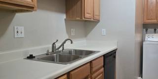 Cute end unit townhome 3-bedroom 2 baths in Thornton. Gallery 6