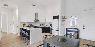 118 South Kenwood Street Gallery 4