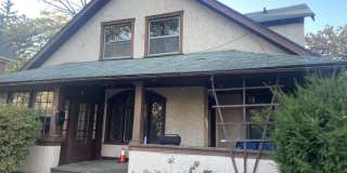 Charming Neighborhood Student House Gallery 1