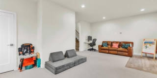 23575 HOPEWELL MANOR Terrace Gallery 33