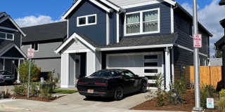 Charming 4BR House in Hillsboro Downtown Gallery 1