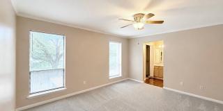 Beautiful 3-Bedroom Townhome Gallery 11