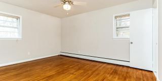 2271 PROVIDENCE Street Gallery 8