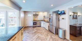 Gorgeous 4-Bed 2-Bath in Beaver Hills Gallery 7