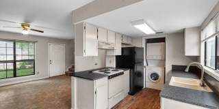 Cobblestone Townhouse - End unit close to parking Gallery 23