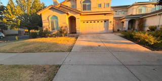beautifully maintained 5-bedroom, 3-bath, 2,572 sq ft in Roseville Gallery 1