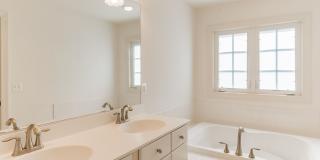 Lovely Townhome Conveniently Located! Gallery 22