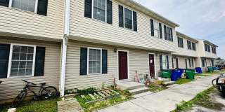 3 Bedroom 2.5 Bath Townhouse Gallery 1