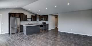 Convenient Location! 3 Bedroom Town Home Gallery 1