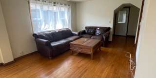 4 bedroom 1 1/2 bath single family house with yard. Gallery 25