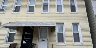 Spacious 3 Bedroom 2nd/3rd Floor Apartment in York City Gallery 1