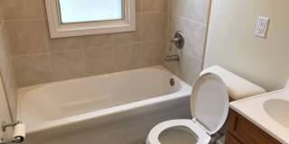 Charming 2-Bedroom Unit in Quiet Moline Location Gallery 13