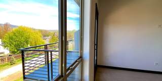 Close to Micron, 3 Bedroom 3 bath w/ a Million Dollar View! Gallery 49