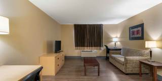 Newark - Woodbridge Gallery 1