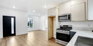 5350 1/2 Oakland Street Gallery 8