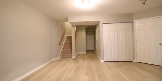 43673 SCARLET Square Gallery 26
