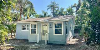 Charming 2/1 Gulfport Cottage close to the Historic District. Gallery 1