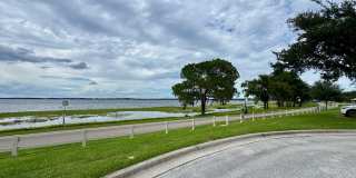 Downtown Clermont - Beautifully Renovated 2-Bed/1-Bath Upstairs Unit with Stunning Lake Minneola Views- Gallery 46