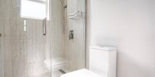 136 NE 46th St Gallery 9