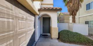 2 Story with Vaulted Ceiling and All Kitchen Appliances Gallery 6