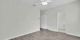 Bright and Spacious Townhome in Gate Community Gallery 17