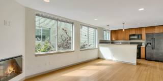 Cheery & Bright Columbia City Townhome Gallery 7
