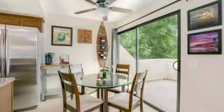 Beautifully Vista Upgraded Upstairs Corner Condo Gallery 27
