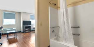 Miami - Airport - Doral -  25th Street Gallery 29