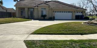 Spacious home in Lemoore Gallery 1