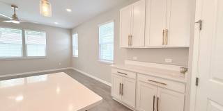 Bright & Spacious 4BR Home with Screened Porch & Paver Patio Bright & Spacious 4BR Home with Screened Porch & Paver Patio Gallery 16
