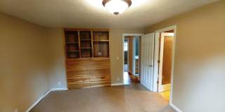 Gorgeous Home with Granite Counters and Custom Built-ins! Gallery 25